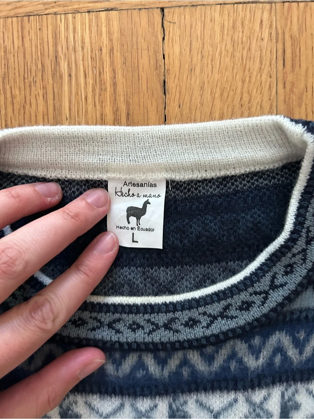 Artesanias Men's Gray & Navy Patterned Crewneck Sweater